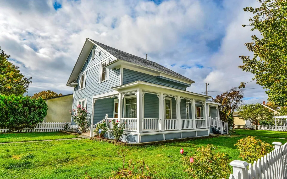 Doyle & Associates Realty marketing
